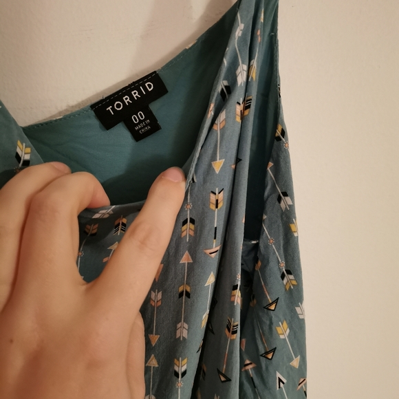 Womens Sleeveless Blouse - Picture 2 of 2